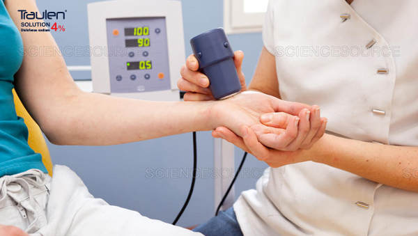 Đau cổ tay dữ dội là triệu chứng của bệnh gì