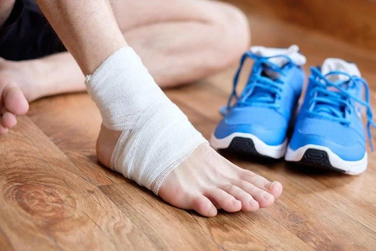 Có thuốc xịt giảm đau Traulen kề bên, đau nhức tan biến nhẹ tênh